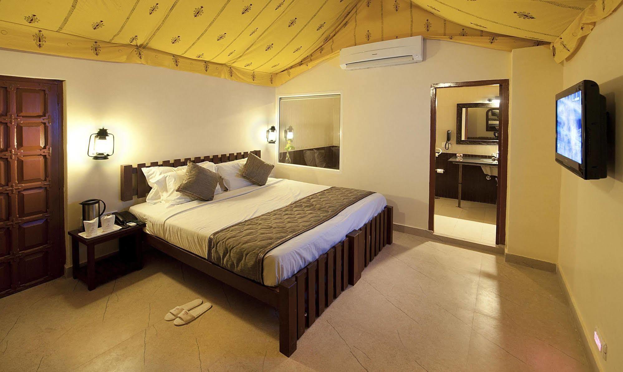 Nirali Dhani Ethnic Heritage Hotel And Resort ジョードプル エクステリア 写真